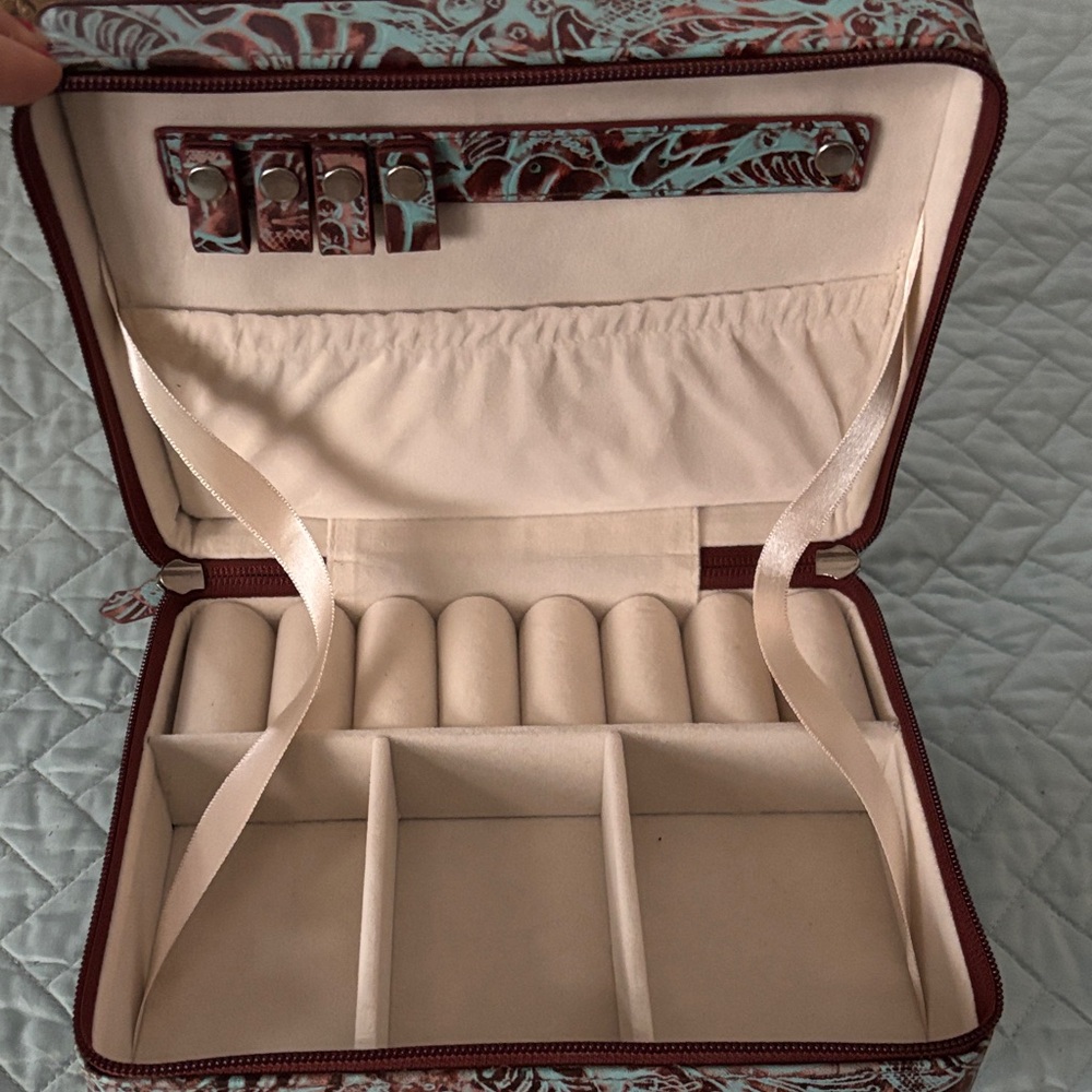 Elegant Jewelry Organizer with Floral Design